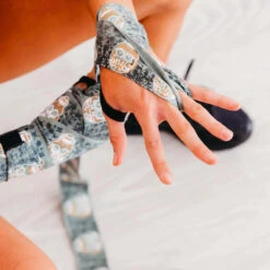 HAND WRAPS - Urban - 4.5m STRETCH - GOLD SKULL -Elite Fitness Store HANDWRAPS Urban 4.5mSTRETCH GOLDSKULL2